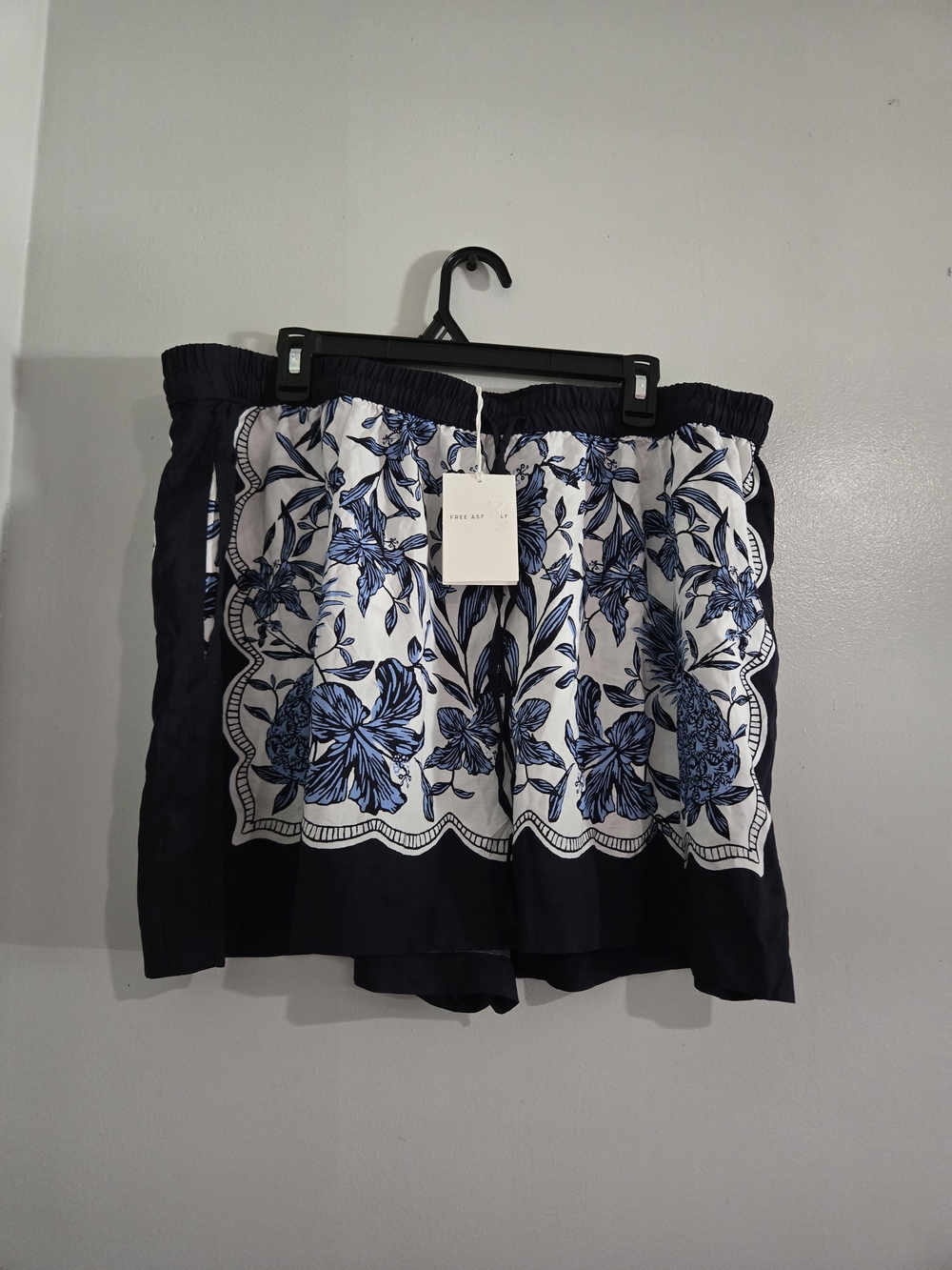 High-Waist Floral Print Shorts in Navy & White